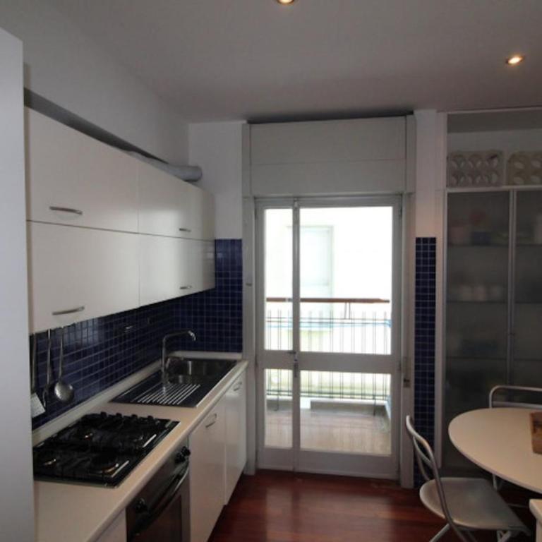 Spacious apartment with sea view - Apartment - 5