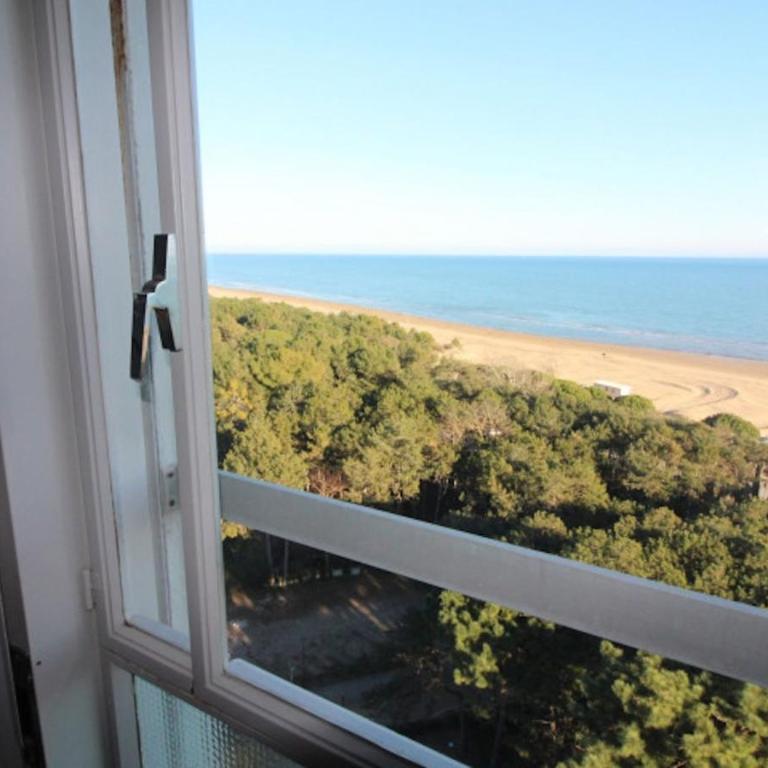 Spacious apartment with sea view - Apartment - 13