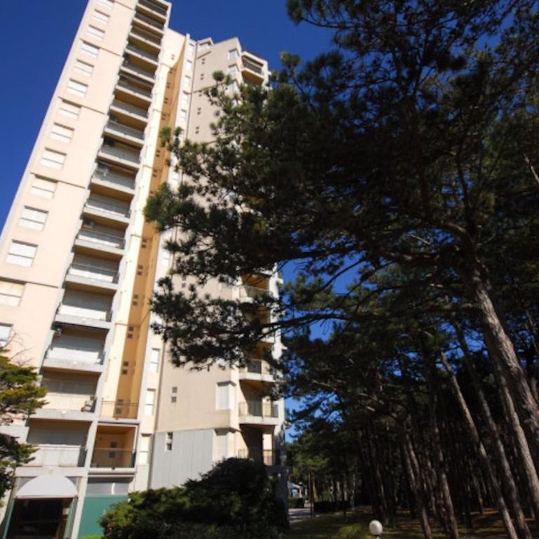 Spacious apartment with sea view - Apartment - 19