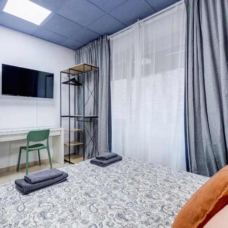 BigFamilyRome - Aurelio&Vatican Rooms - Camera Matrimoniale con Bagno Privato Esterno - 2