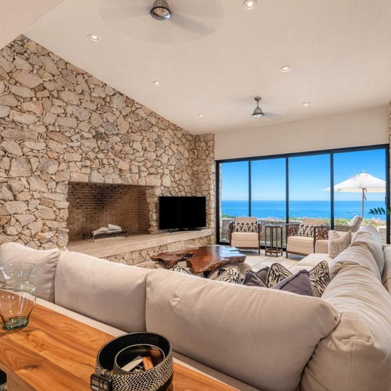 Oceanfront Villa with Pool, Hot Tub, Fireplace & BBQ - Villa - Beach Front - 3