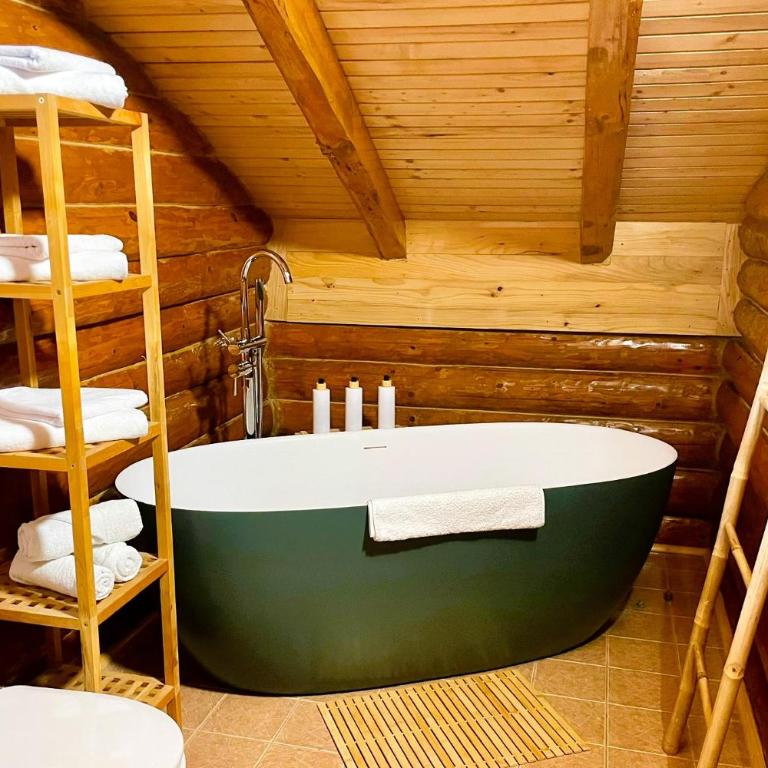Pine River Dobrenica - Three-Bedroom Chalet - 35