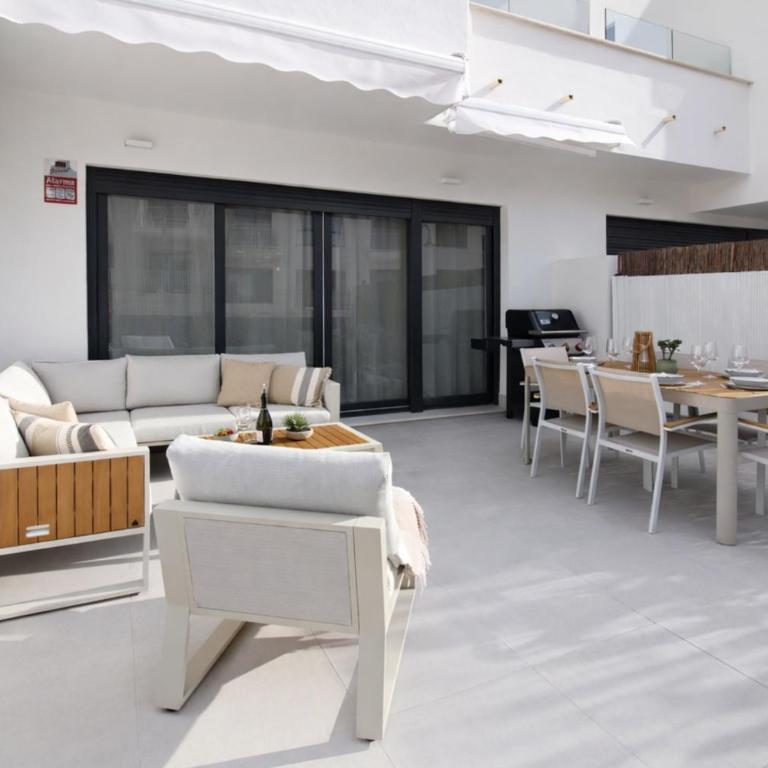 Luxury and modern 3 Bedroom townhouse walking distance to the beach! - Casa - 1
