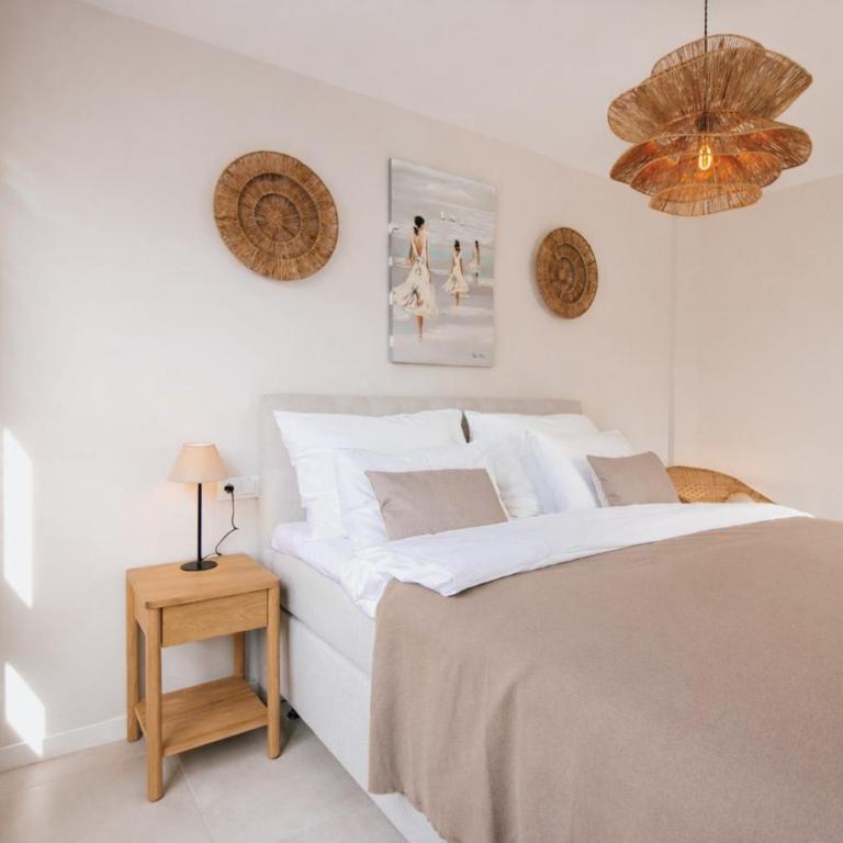 Luxury and modern 3 Bedroom townhouse walking distance to the beach! - Casa - 9