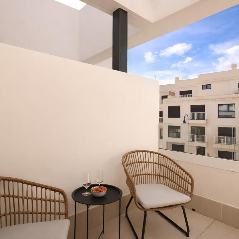 Luxury and modern 3 Bedroom townhouse walking distance to the beach! - Casa - 12