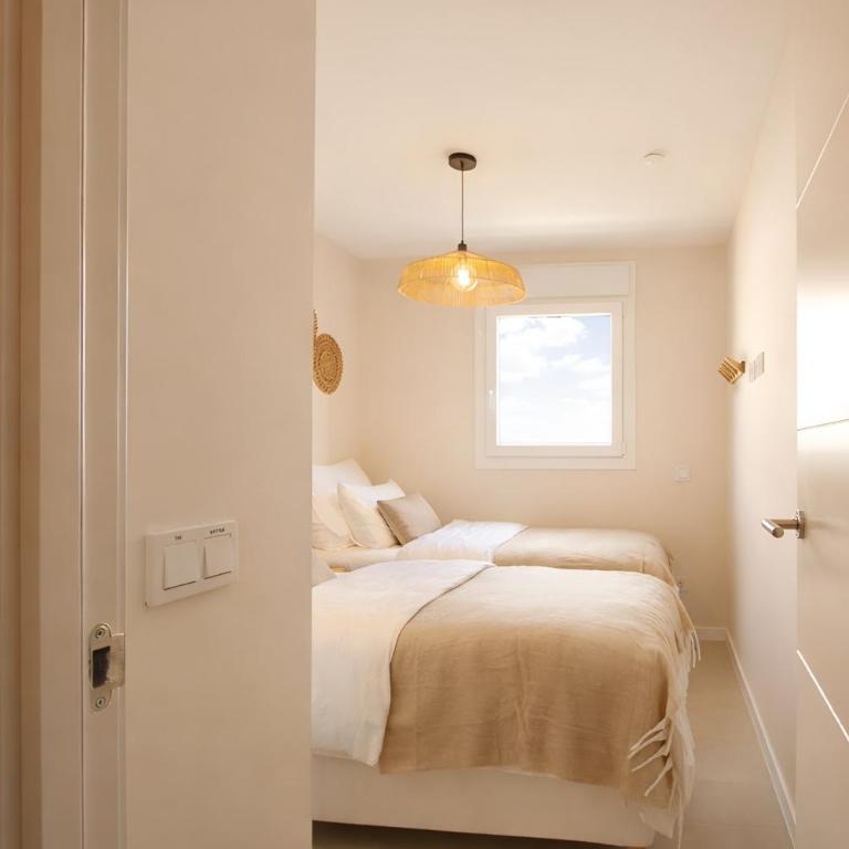 Luxury and modern 3 Bedroom townhouse walking distance to the beach! - Casa - 13