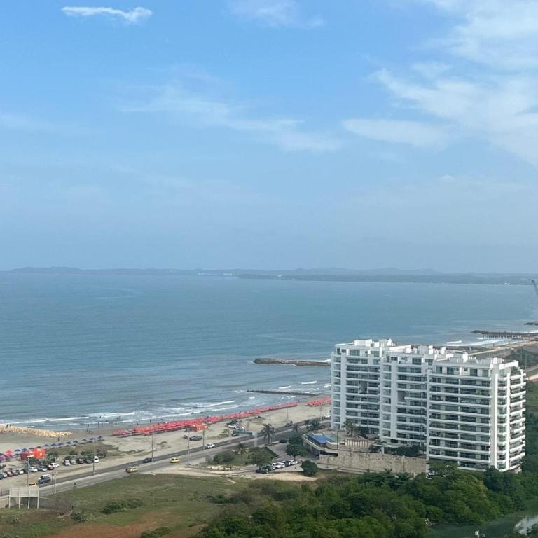 Spacious Flat with stunning Views Great Location - Apartment - 10