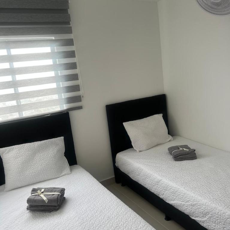 Spacious Flat with stunning Views Great Location - Apartment - 11