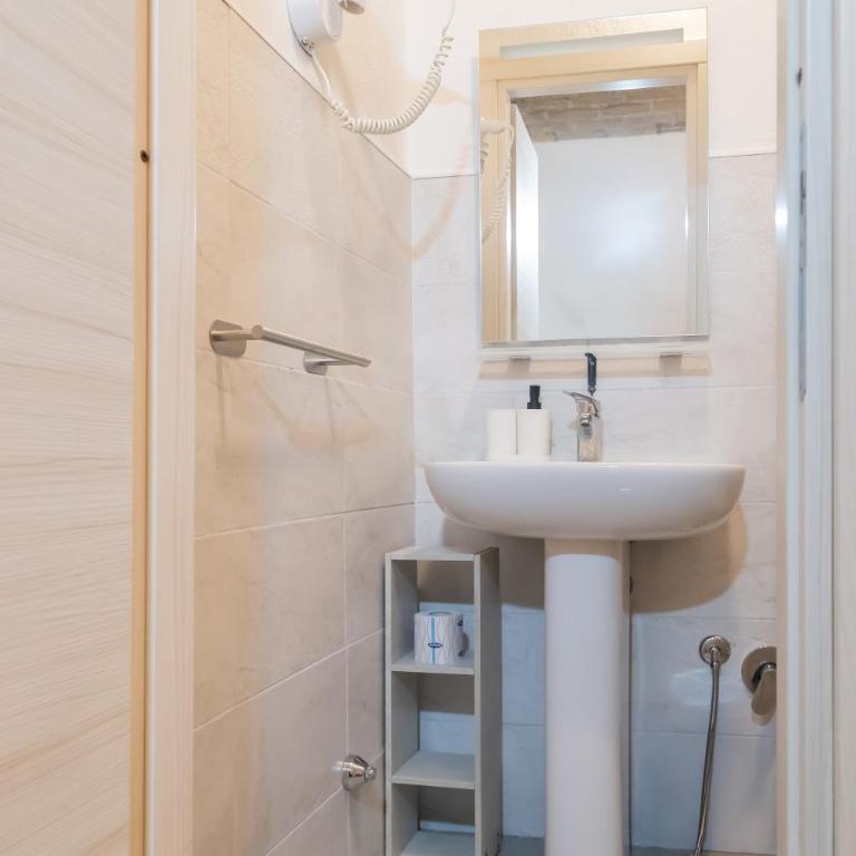 Volte Antiche & Comfort Moderno a Due Passi da Termini - Appartamento con 2 Camere da Letto - 22