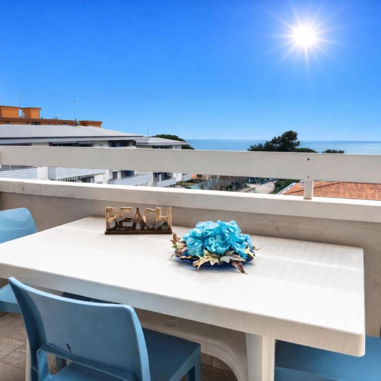 Seaside retreat with terrace in Bibione - Appartamento - 1