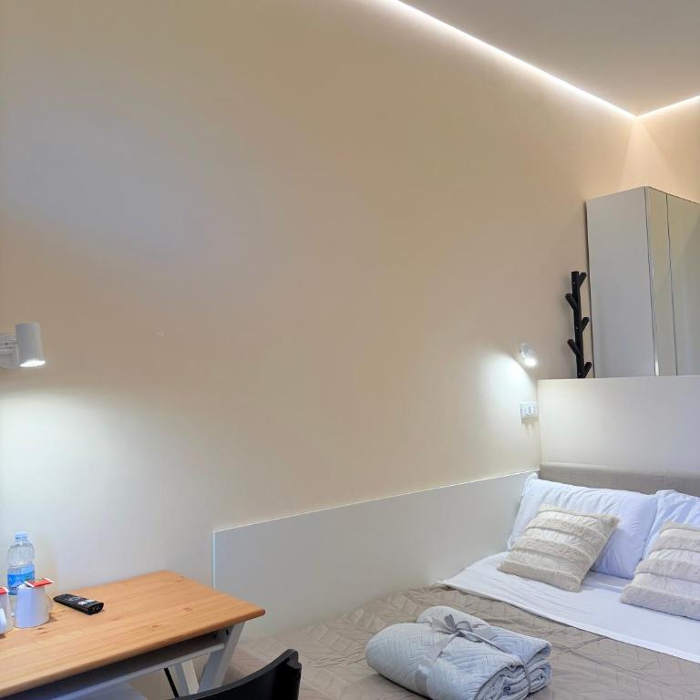 Grace House Milano - Deluxe Single Room with Balcony - 11