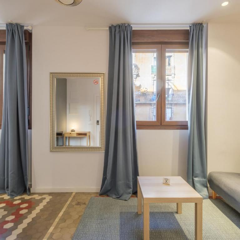 Apt with Antique Floor & lots of Sun Light - Deluxe Apartment - 5