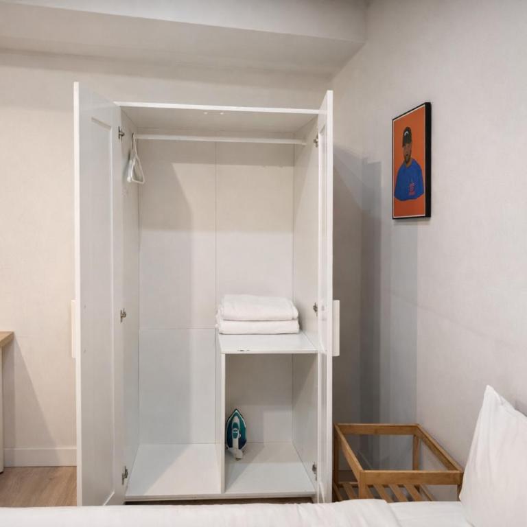 Habitaciones con estilo y comodidad en el centro de Madrid - Double Room with Shared Bathroom - 10