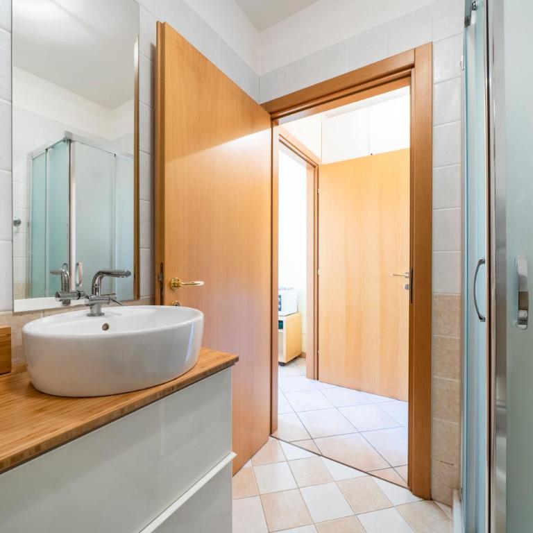 Desenzano-Sirmione - Lake 1 min - Pool, Parking, AC - Appartamento con 1 Camera da Letto e con Giardino - 13