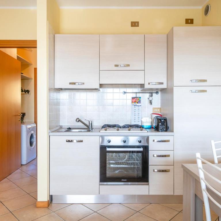 Desenzano-Sirmione - Lake 1 min - Pool, Parking, AC - Appartamento con 1 Camera da Letto e con Giardino - 5