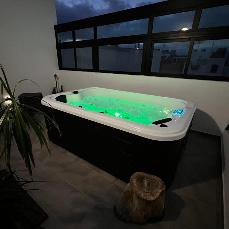 Atlantic Green 3 Apartment, Terrace, Solarium and Spa - One-Bedroom Apartment - 19