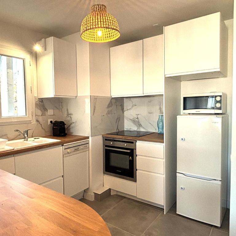 Grand T2 dernier étage avec garage à moins de 300 m du centre ville et plage - Appartement 1 Chambre - 11