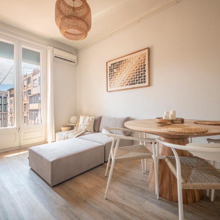 You Stylish Eixample Apartments - Three-Bedroom Apartment with Balcony - 1