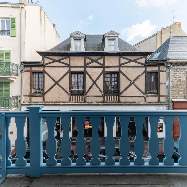 Le Besse - Appartement calme et lumineux en centre ville - Apartment mit 1 Schlafzimmer und Balkon - 32