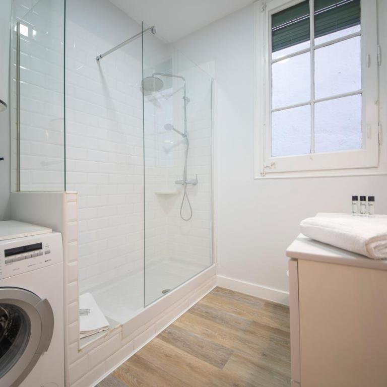 You Stylish Eixample Apartments - Three-Bedroom Apartment - 12