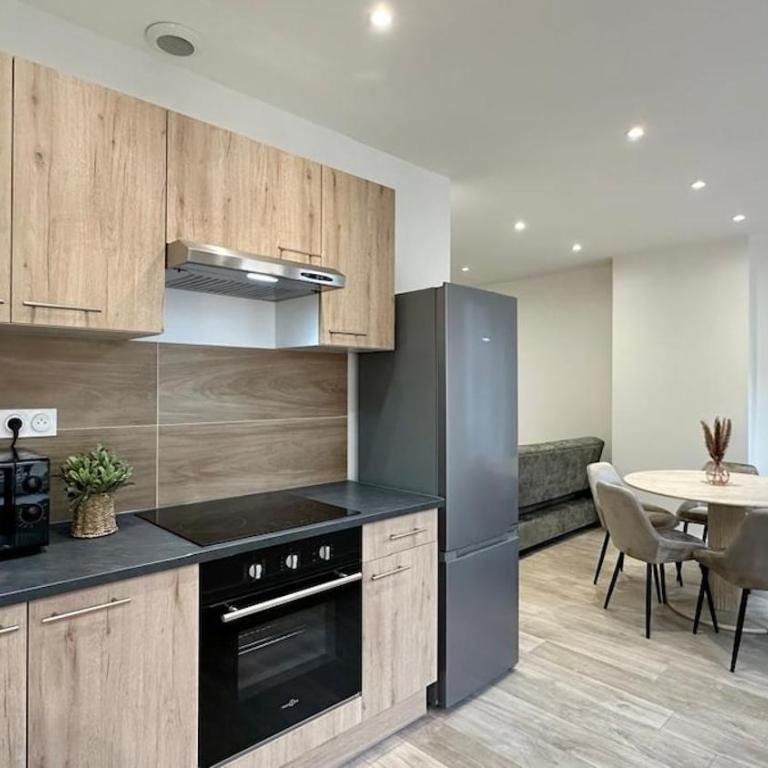 République - 2 Bedrooms - Skyscraper - Apartment mit 2 Schlafzimmern - 34
