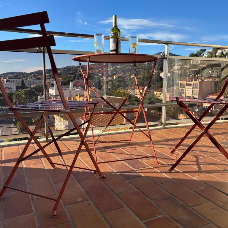 Grand T2 dernier étage avec garage à moins de 300 m du centre ville et plage - Appartement 1 Chambre - 3