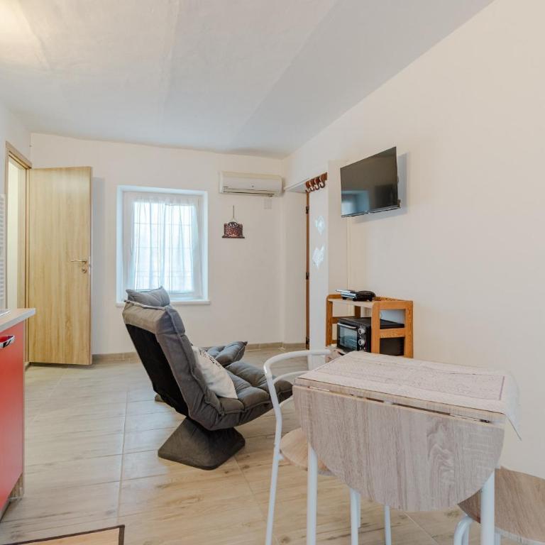 GuestHost - The Booklover Apartment - One-Bedroom Apartment - 9