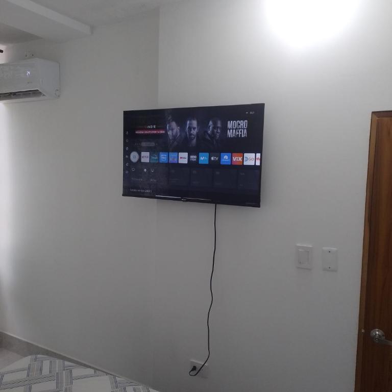 Apto cerca a todo - Three-Bedroom Apartment - 1