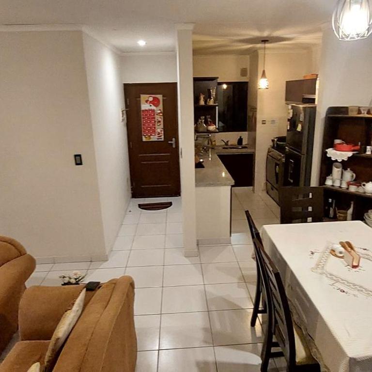 Casa - Condominio La Fontana - Cerca del Aeropuerto Viru Viru - Two-Bedroom House - 4