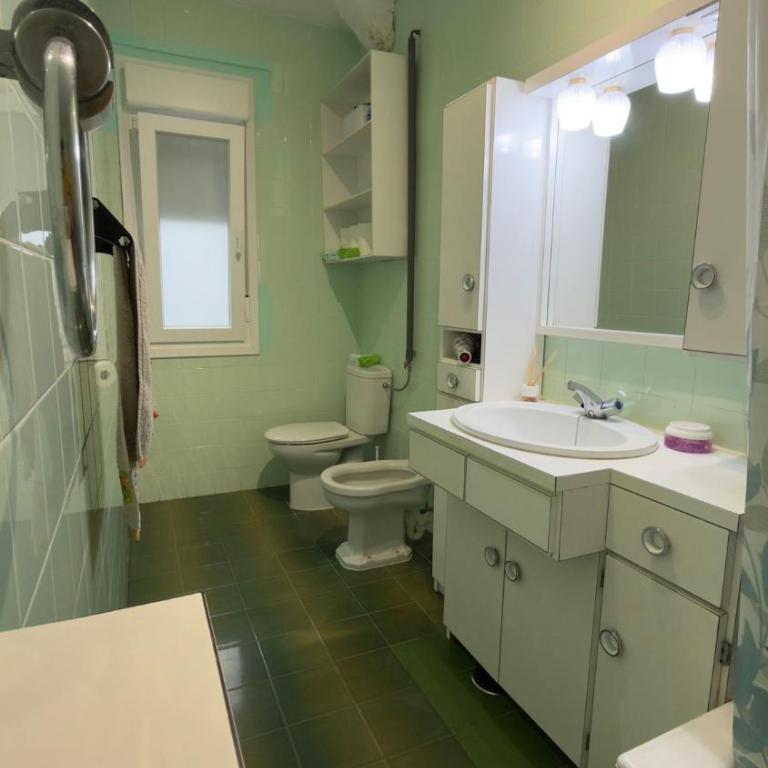 Private Room San Fermín-Short Walking Distance To The Center - Double Room with Shared Bathroom - 4