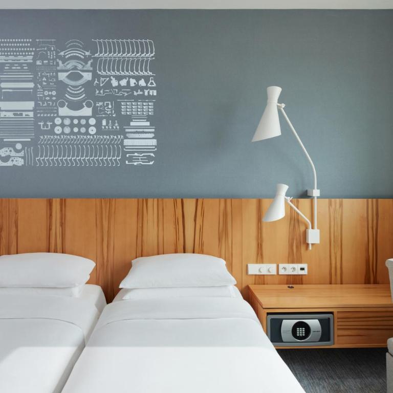 Hyatt Regency Paris Etoile - Deluxe Twin Room with Eiffel Tower View - 4