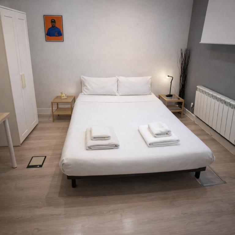 Rooms Centro de Madrid - Single Room with Shared Bathroom - 3