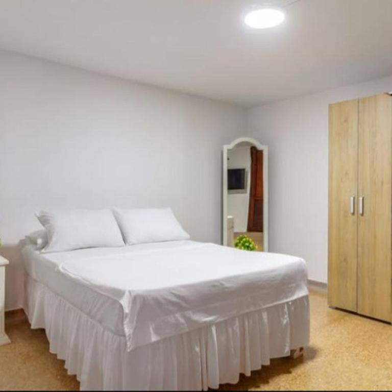 Cynthia Rooms Kawica Bocagrande Beach Cartagena - Three-Bedroom Premium Apartment with Balcony - 15