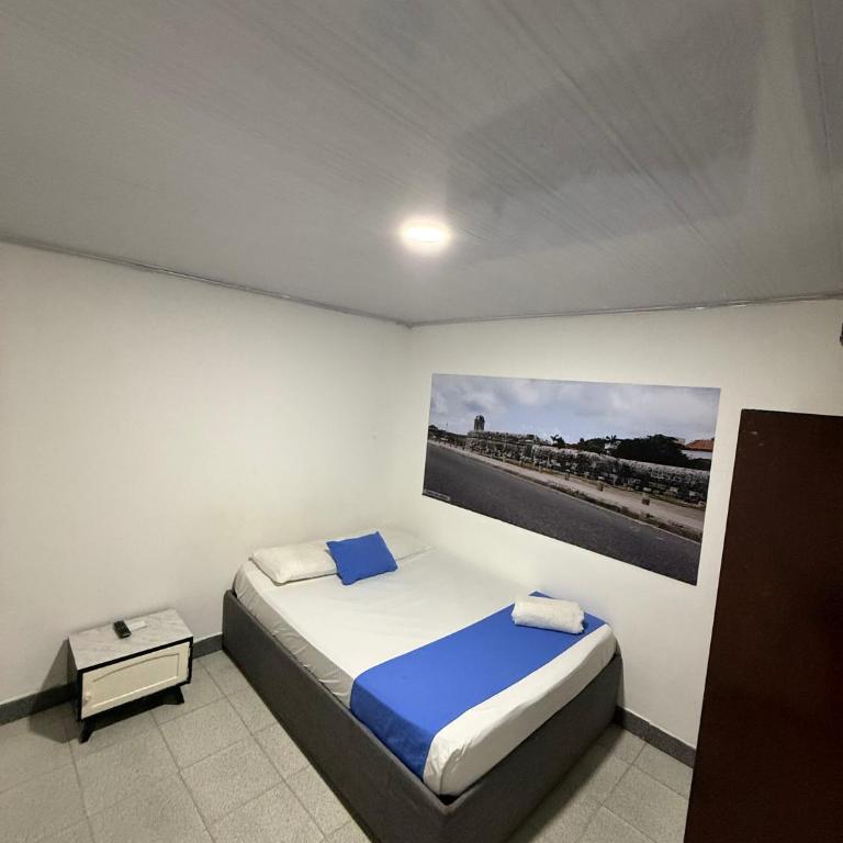 Hotel Toledo FL - Budget Double Room - 3