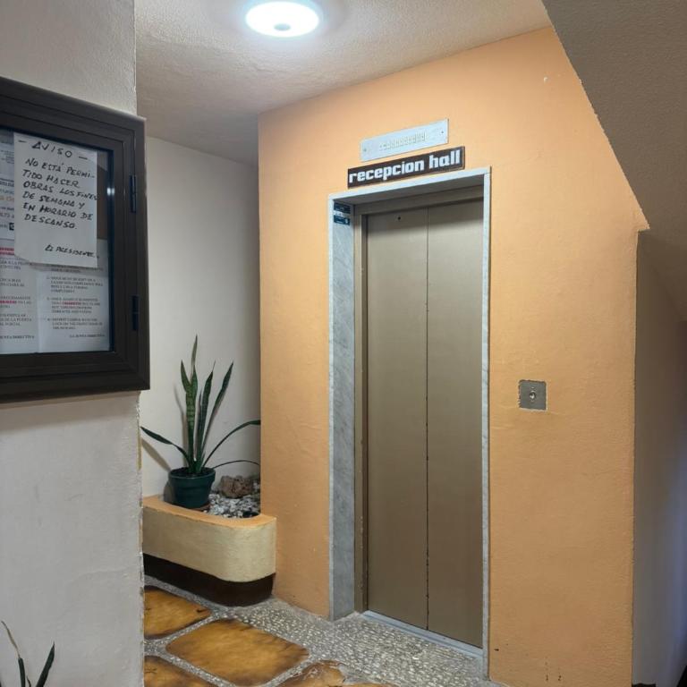 Moderno, con vistas y garaje a 100 metros de la playa - Apartamento de 2 dormitorios - 24