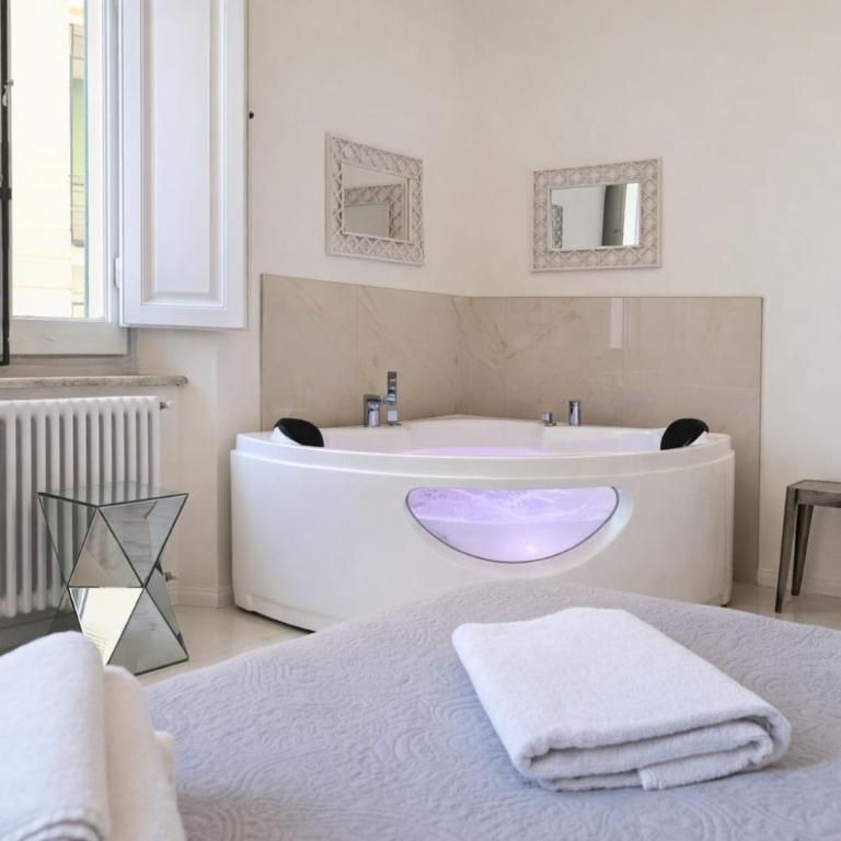 Allegra Viareggio Appartamento & Affittacamere Guest house - Suite con Vasca Idromassaggio - 1