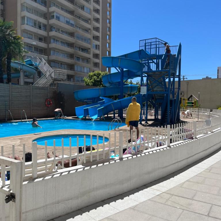Bello Dpto central a pasos de la Quinta Vergara, Mall, Plaza de Viña, con estacionamiento, ideal para recorrer la ciudad caminando relajado - Two-Bedroom Apartment - 4