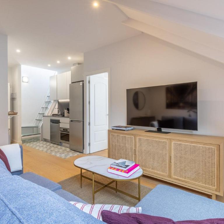 Charming Attic with Terrace in Las Letras - One-Bedroom Apartment - 4