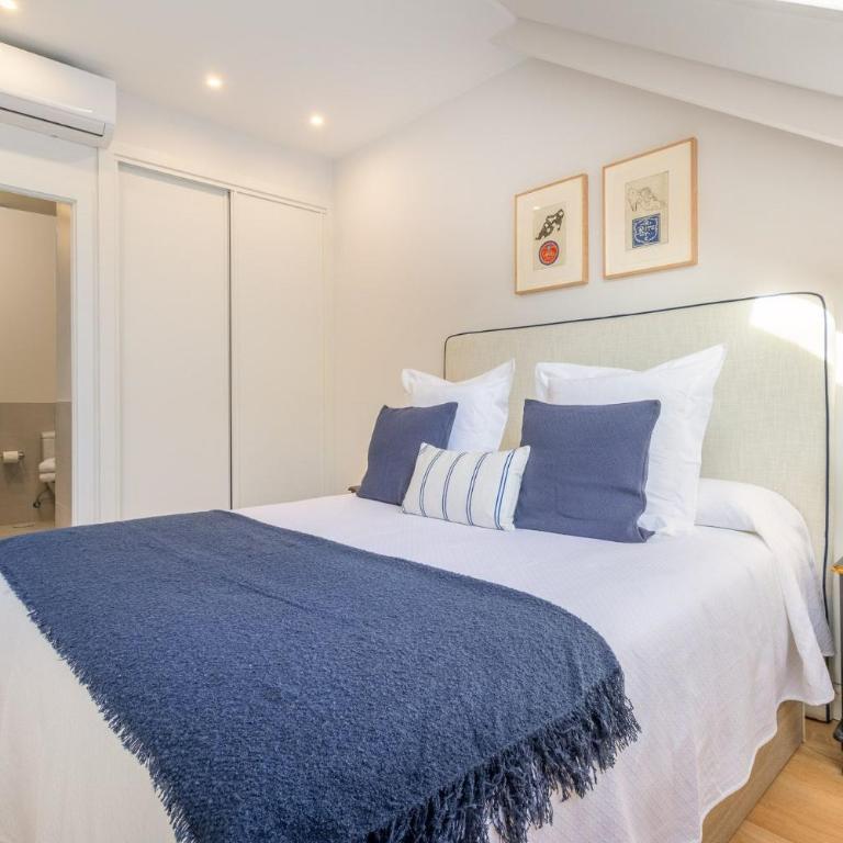 Charming Attic with Terrace in Las Letras - One-Bedroom Apartment - 10
