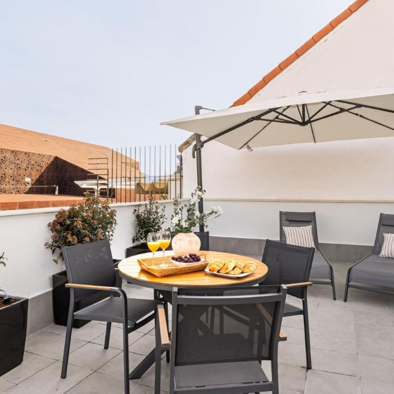 Charming Attic with Terrace in Las Letras - One-Bedroom Apartment - 12