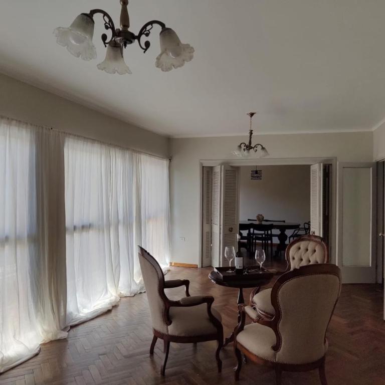 5 ambientes renovado con balcón y patio en el centro - Two-Bedroom Apartment - 3