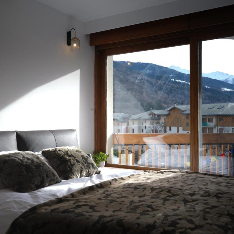 Les Trois Aiguilles - T4 à 500m du funiculaire - 3 balcons - Ski Room - Three-Bedroom Apartment - 4
