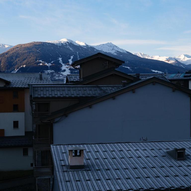 Les Trois Aiguilles - T4 à 500m du funiculaire - 3 balcons - Ski Room - Three-Bedroom Apartment - 10