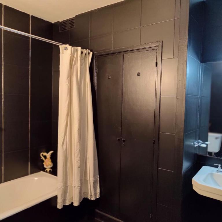 5 ambientes renovado con balcón y patio en el centro - Apartamento de 2 dormitorios - 12