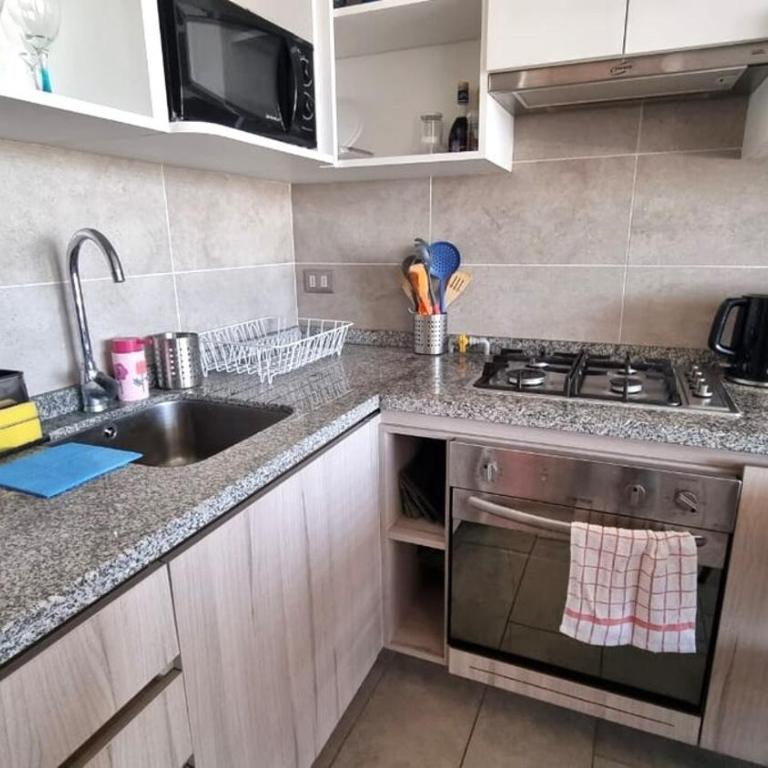 De Viña para el mundo - Two-Bedroom Apartment with Partial Ocean View - 9