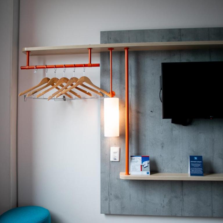 ibis budget Medellín Itagüí Metro - Habitación Estándar con 1 cama doble y 1 cama individual - 2