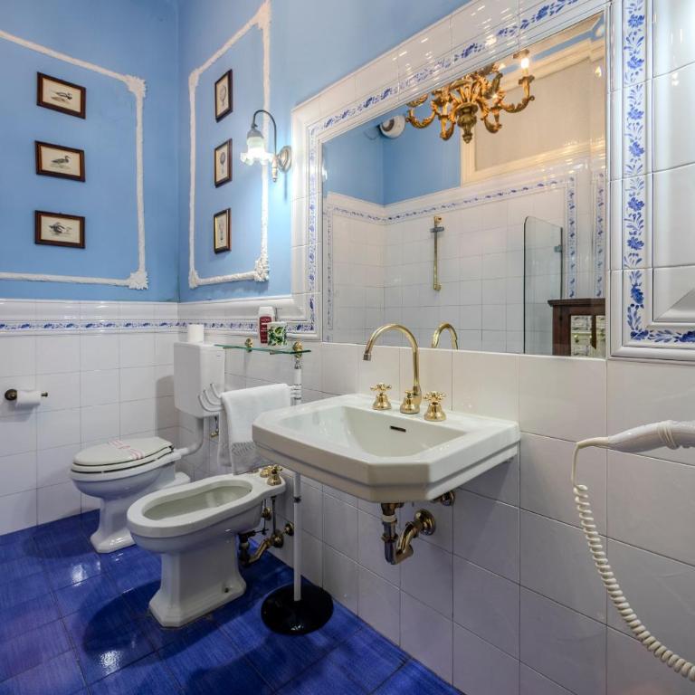 Casa Esvael - Historic Rooms in Verona City Center - Camera Matrimoniale/Doppia con Letti Singoli con Bagno Privato Esterno - 31