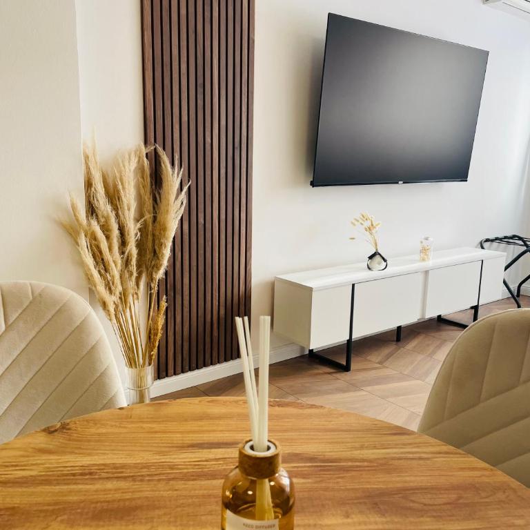 Fontana Lux Apartment - One-Bedroom Apartment - 11