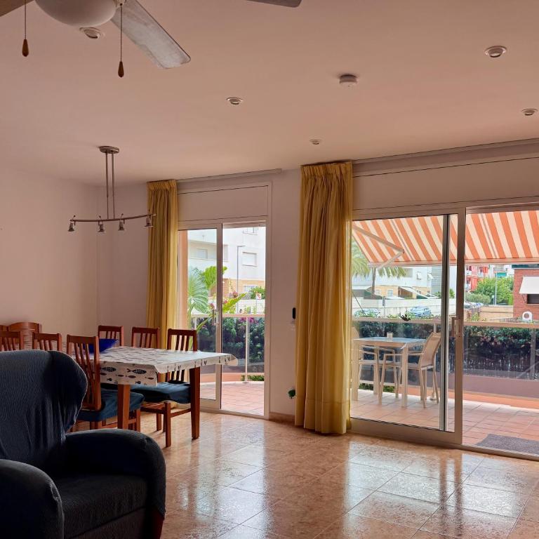 Ideal para familias con jardín privado, piscina y playa a 2 min - Apartamento - Planta baja - 6