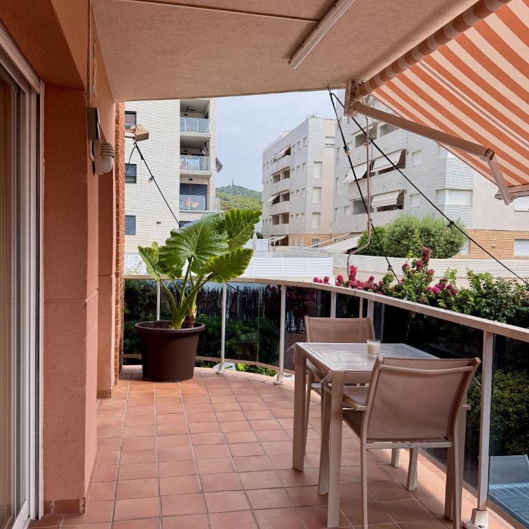 Ideal para familias con jardín privado, piscina y playa a 2 min - Apartamento - Planta baja - 5